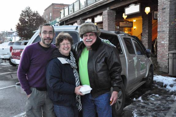 Nossos amigos Don e Barbara, que nos ofereceram vinho e champagne em um restaurante de Truckee, na região do Lake Tahoe, na Califórnia, nos Estados Unidos